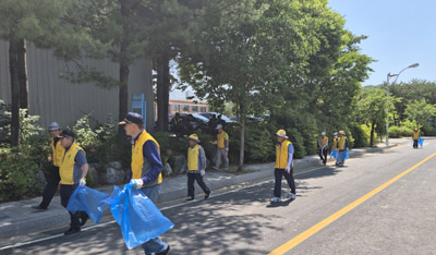 장단면 실버경찰대, 해마루촌 주요 도로변 청결활동 기사 이미지