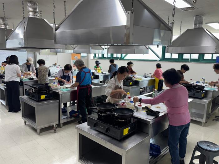 “단짠 맛은 줄이고 건강은 채우고”…파주보건소, 시민 식탁 바꾼 조리실습 기사 이미지